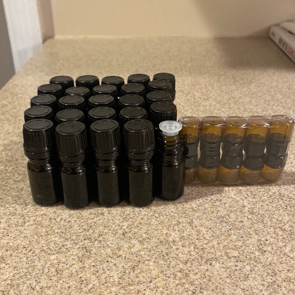 Brand New 5 ml Essential Oil Amber bottles (25) and Young Living Sample Bottles - Picture 1 of 2